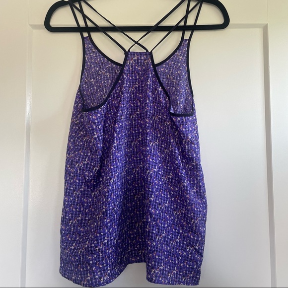 H8 I Printed Sleeveless Top with Cross Back Detail - Picture 2 of 7